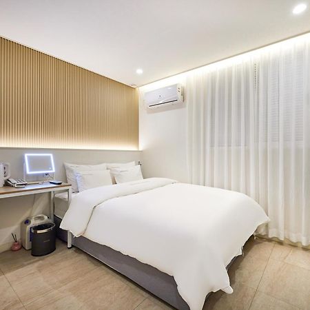 Urban Hotel Пхёнтхэк Экстерьер фото