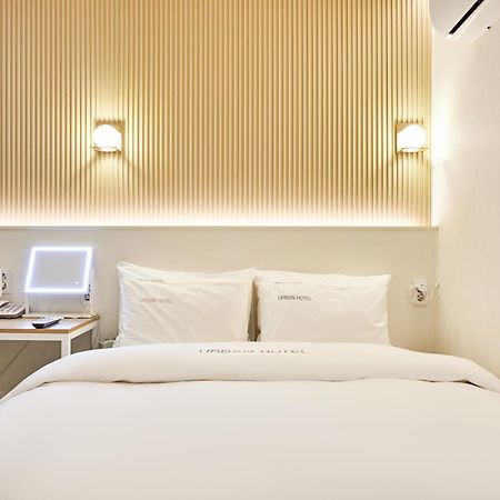 Urban Hotel Пхёнтхэк Экстерьер фото