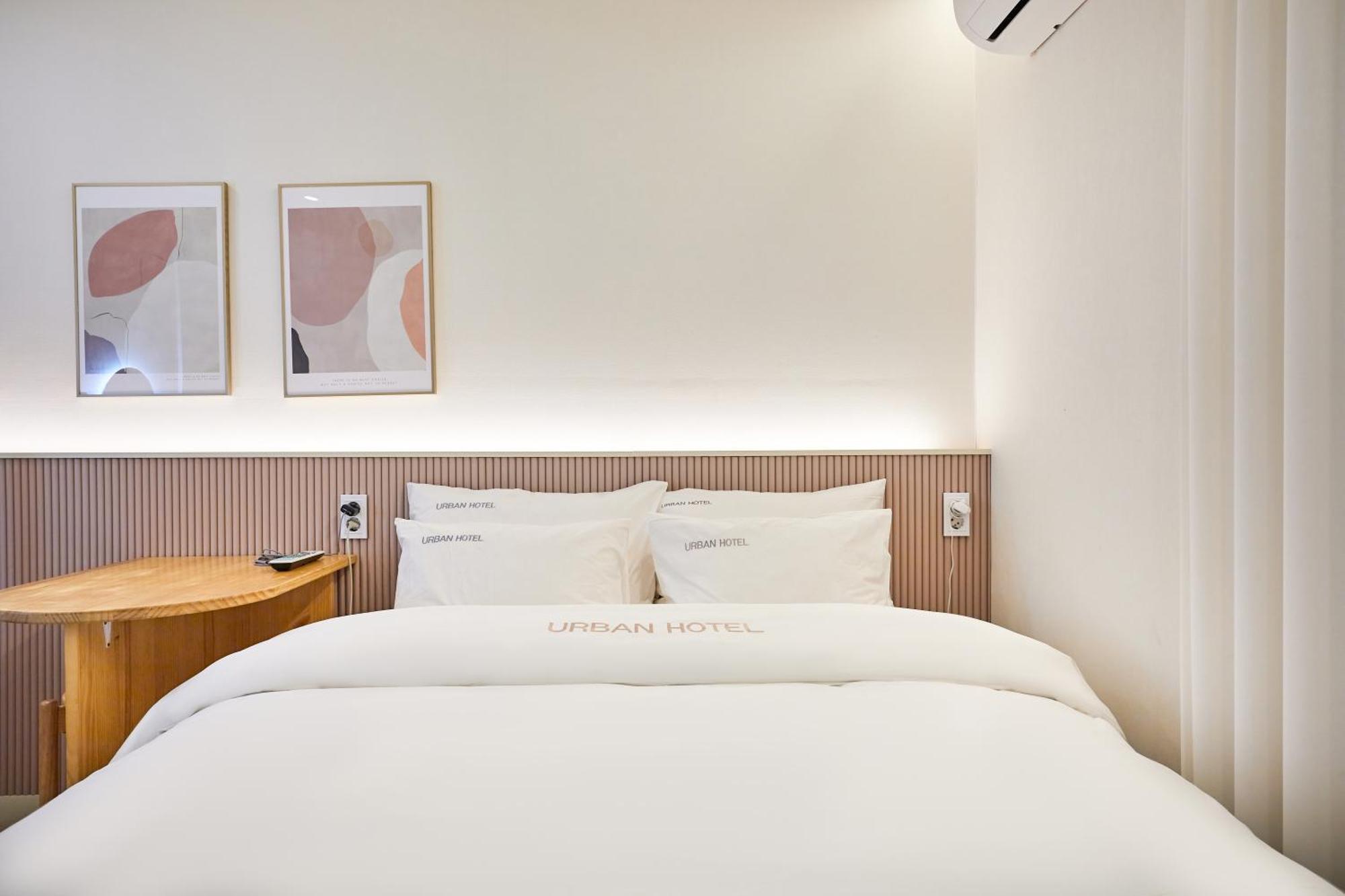 Urban Hotel Пхёнтхэк Экстерьер фото