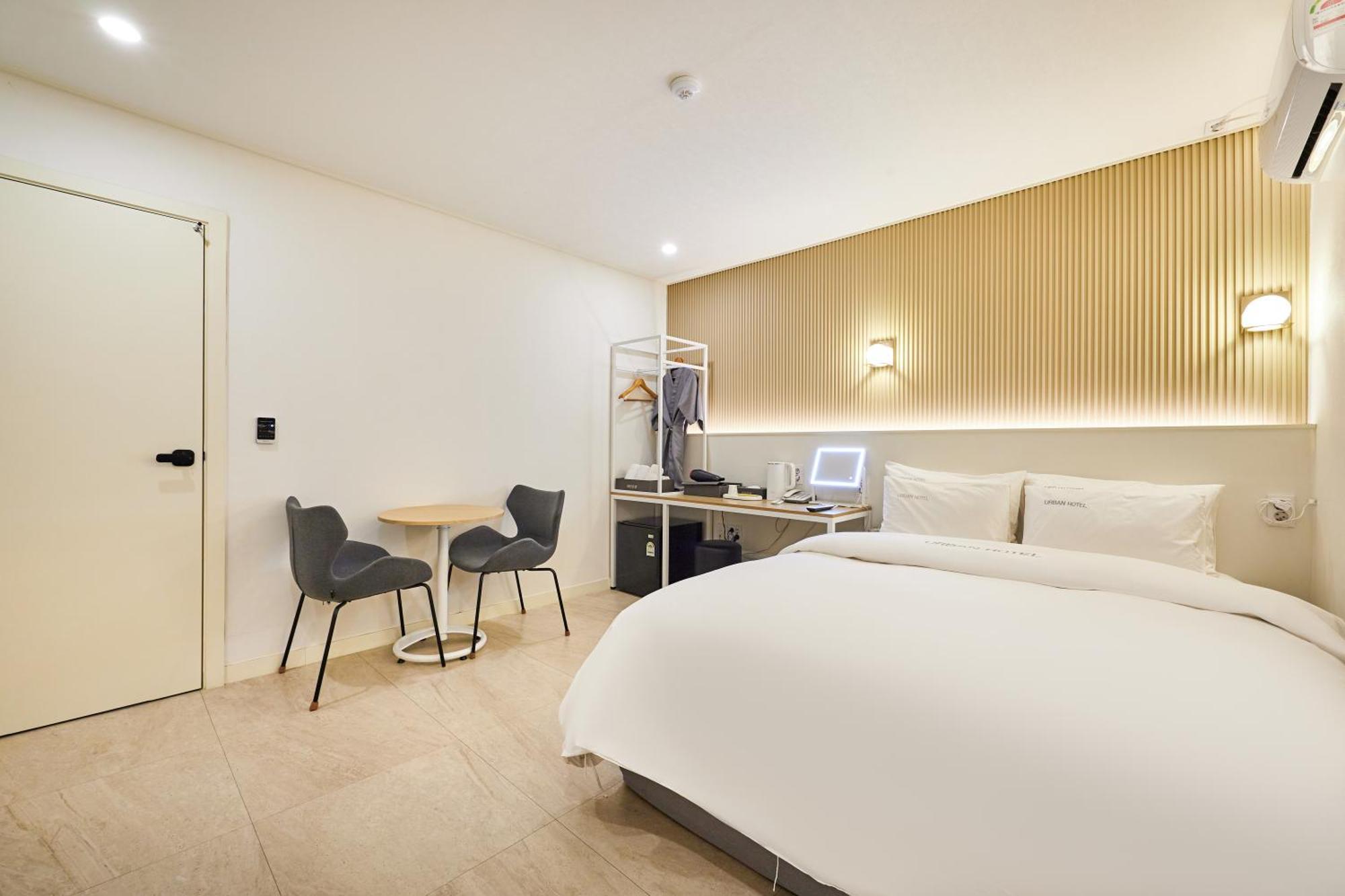 Urban Hotel Пхёнтхэк Экстерьер фото