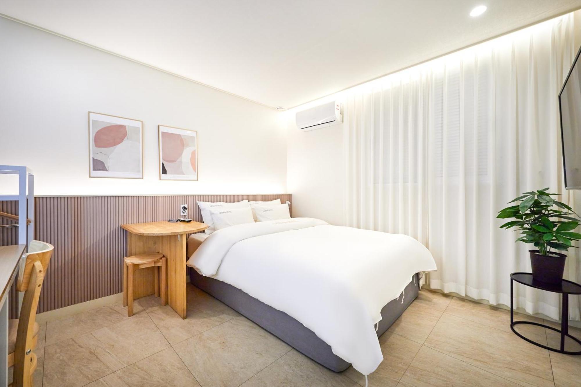 Urban Hotel Пхёнтхэк Экстерьер фото