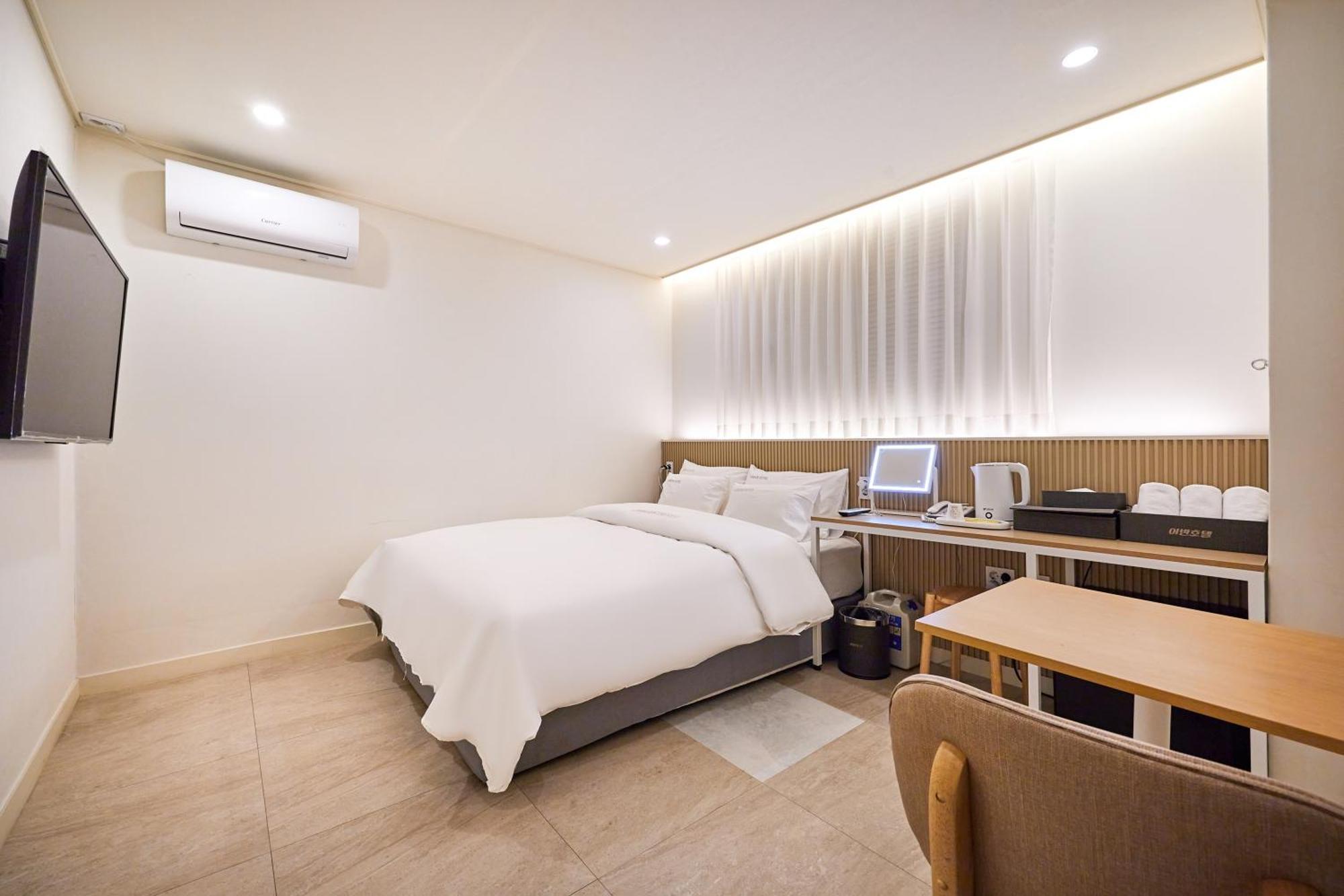 Urban Hotel Пхёнтхэк Экстерьер фото